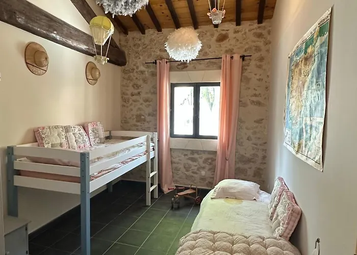 Dans Domaine Des Barrettes אגדה